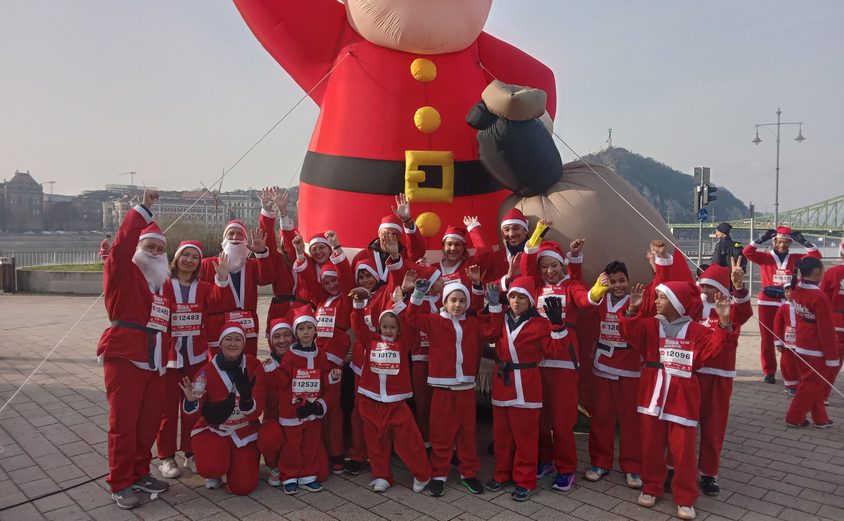 Santa fun run group pic